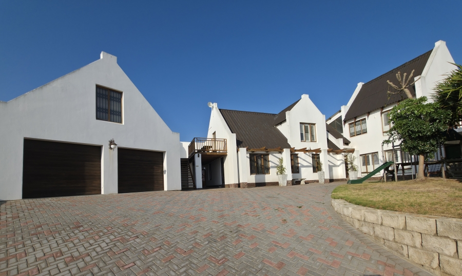 5 Bedroom Property for Sale in Wavecrest Eastern Cape